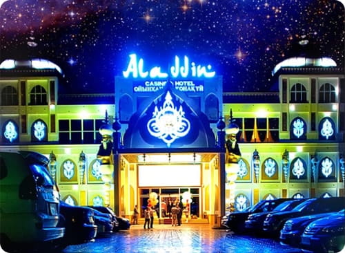 Вход в здание казино Aladdin.